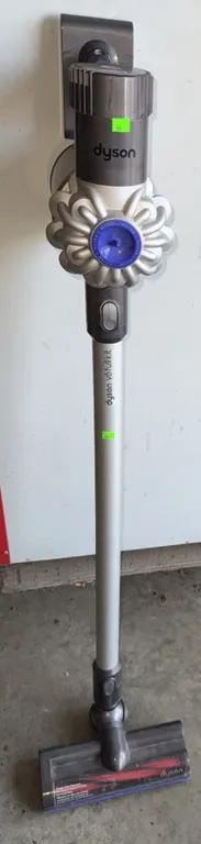 Dyson V6 Full Kit Cordless Stick Vacuum Cleaner