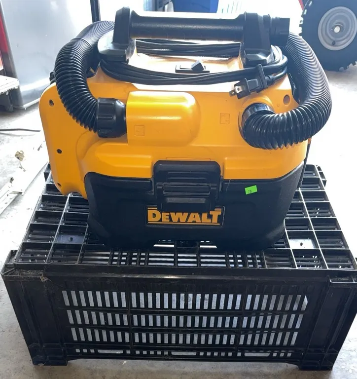 DeWalt DCV581H Heavy Duty 2 Gallon Wet/Dry Vacuum
