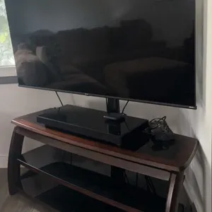 Hisense Flat Screen TV With Wood and Glass Media Stand