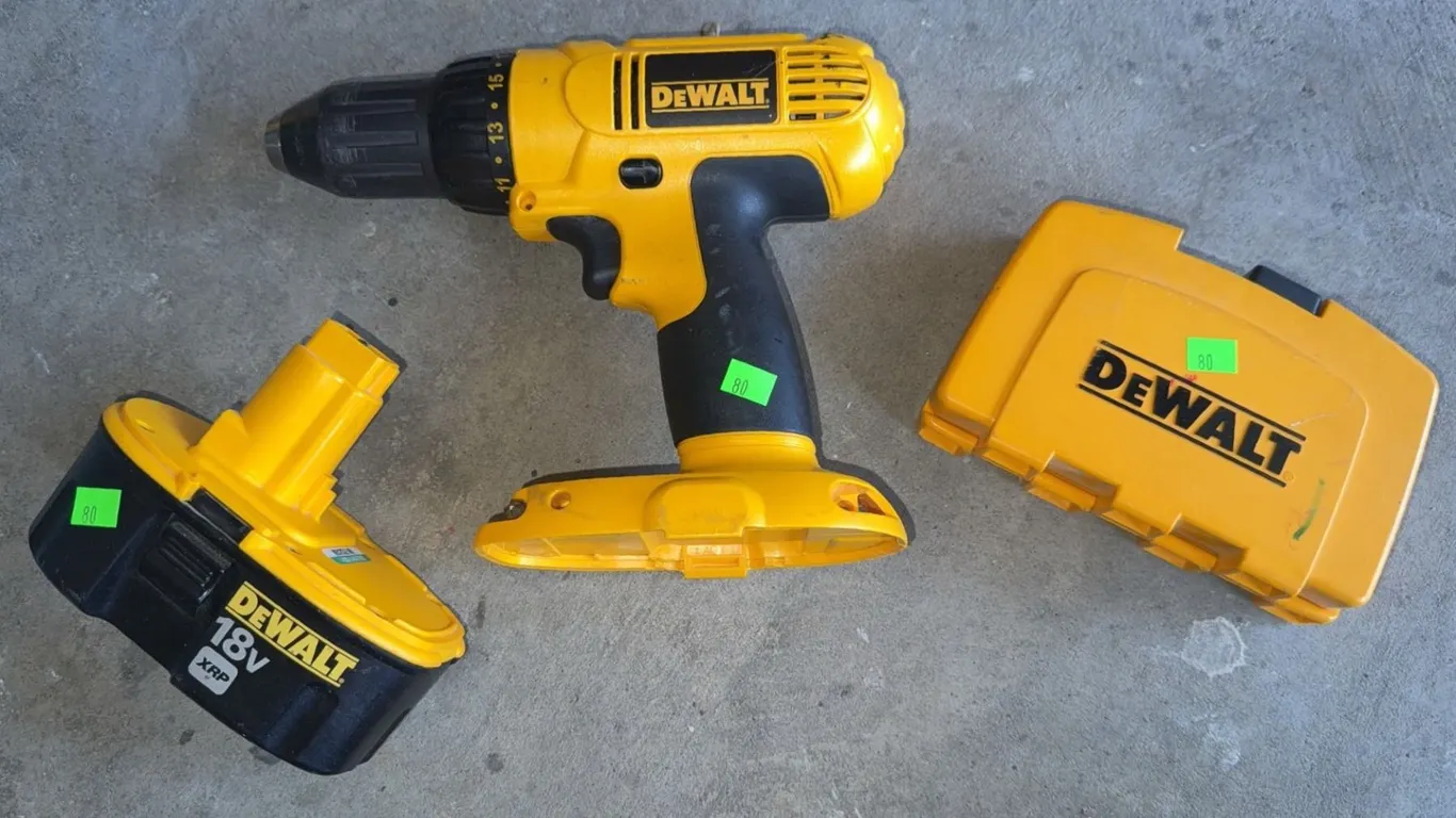 DeWalt 18V Cordless Drill with Battery and DeWalt Case
