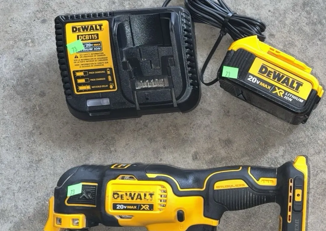 DeWalt DCS355 20V MAX XR Brushless Oscillating Multi-Tool with Battery and Charger