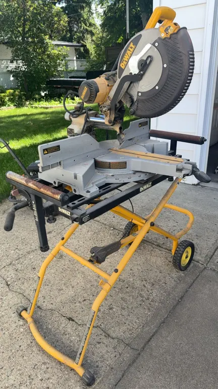 DeWalt DW718 12-Inch Double-Bevel Sliding Compound Miter Saw with Wheeled Stand