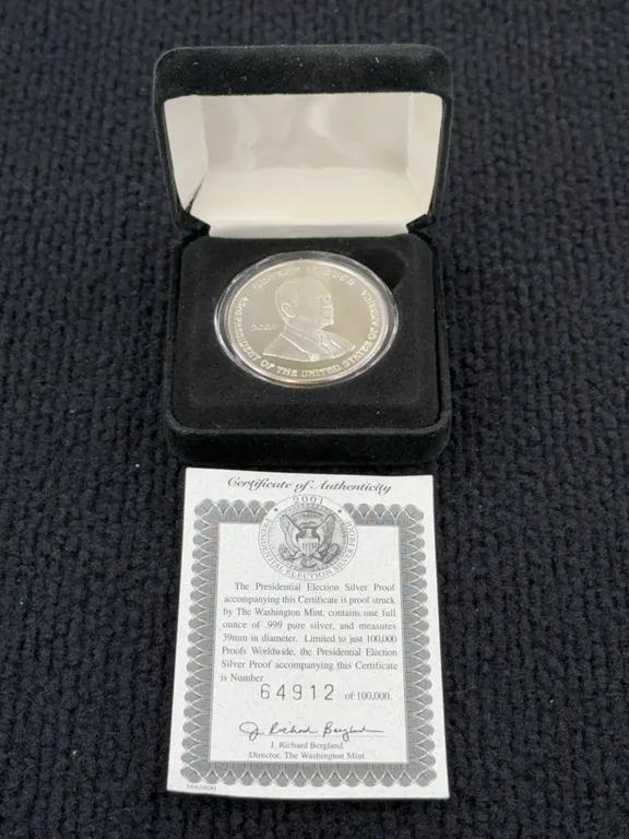 2001 George W. Bush and Albert Gore Silver Coin, Washington Mint