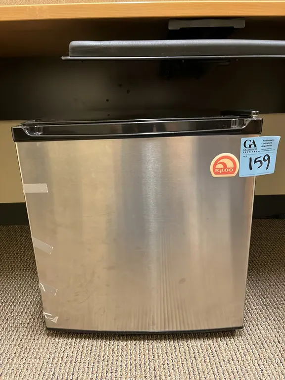 Igloo mini fridge model FR180, 19” wide, 20” height, works