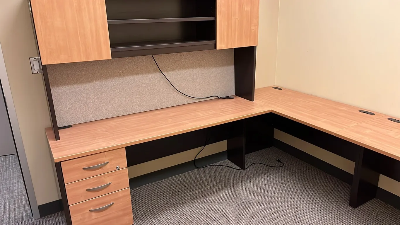 Artopex workstation, 6 desks and 2 hutches. Desk widths are 66”, 46”, 66”, 90”, 48, 66”. Hutches are 66”x13”x36.5”