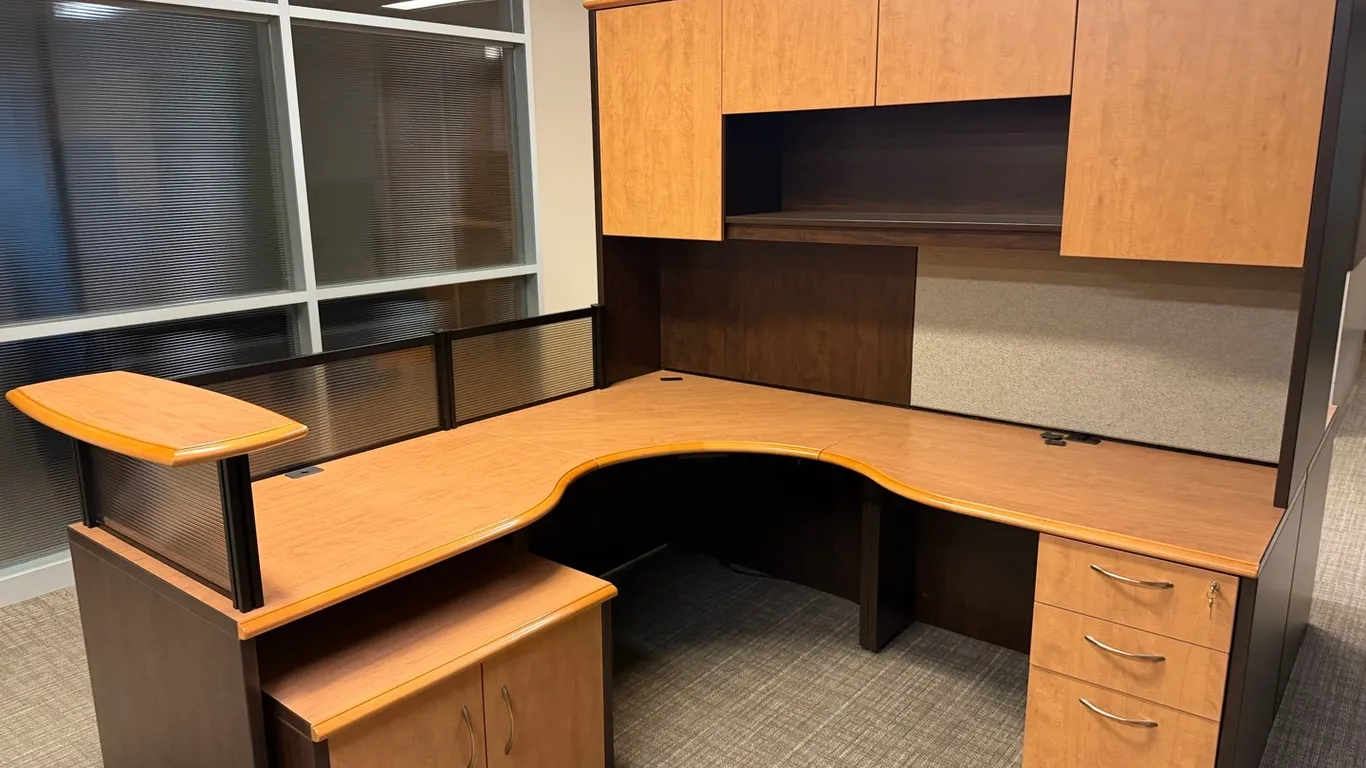 Executive U-Shaped Office Workstation with Hutch, Overhead Storage, Privacy Panels & Locking Pedestal