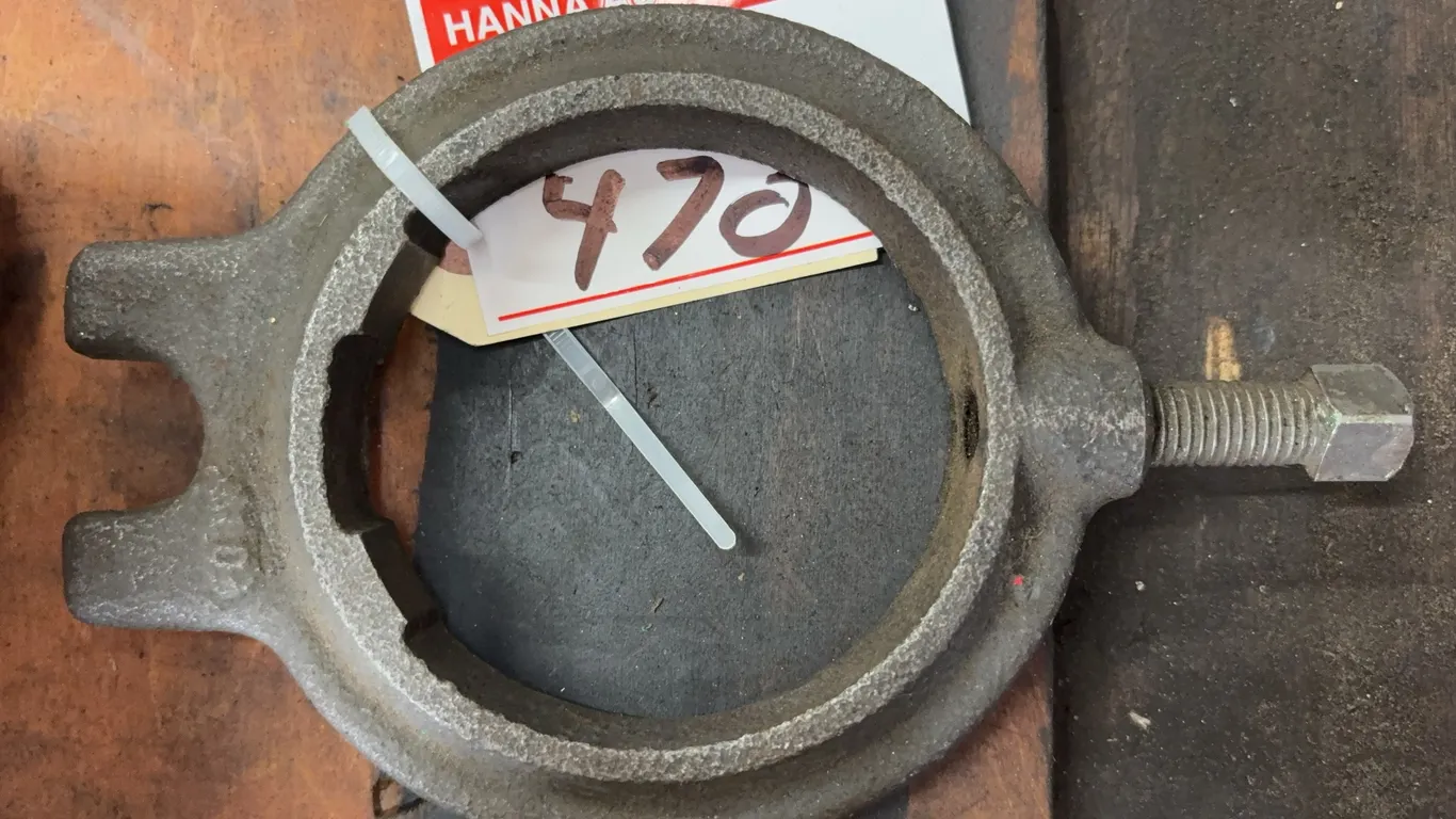 Heavy-Duty Split Pipe Clamp / Pipe Coupling Clamp with Bolt Fastener