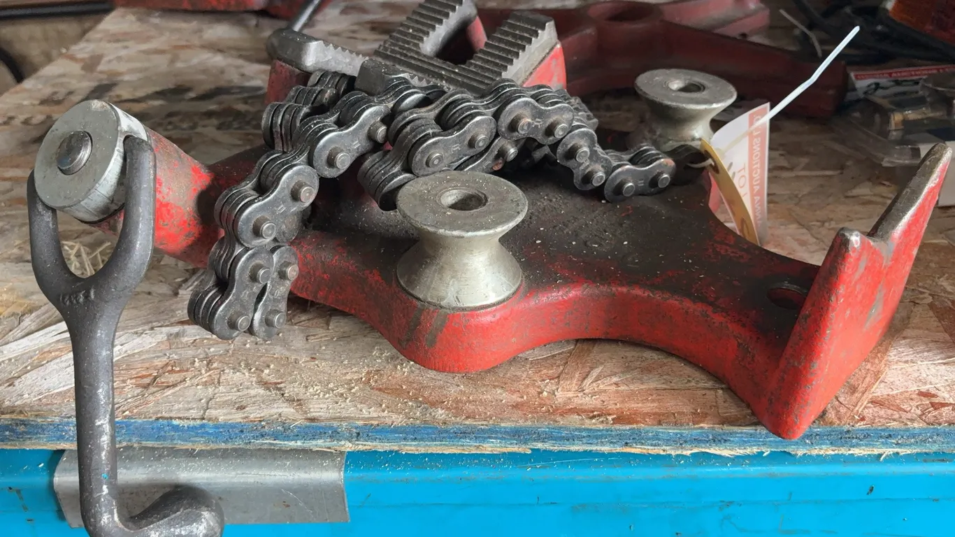 Rigid Chain Pipe Vise with Mounting Base