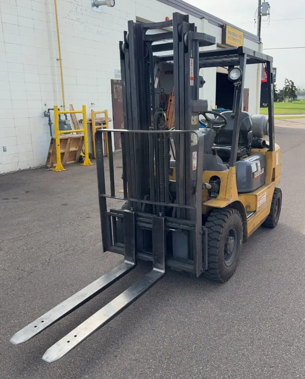 Approx. 2001 CAT GP25K-HP 5000LB Forklift (Video Available)