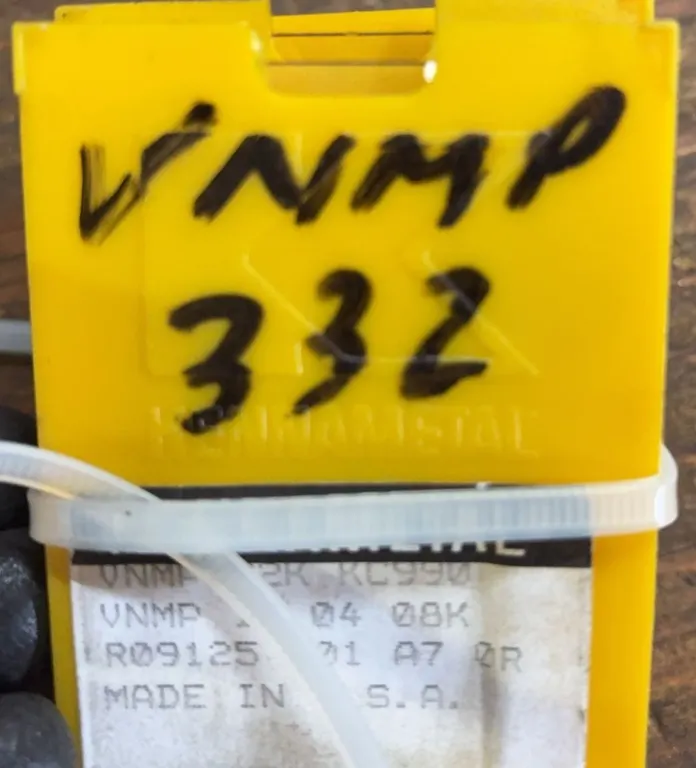 Kennametal VNMP332K Carbide Turning Inserts - Lot of 4