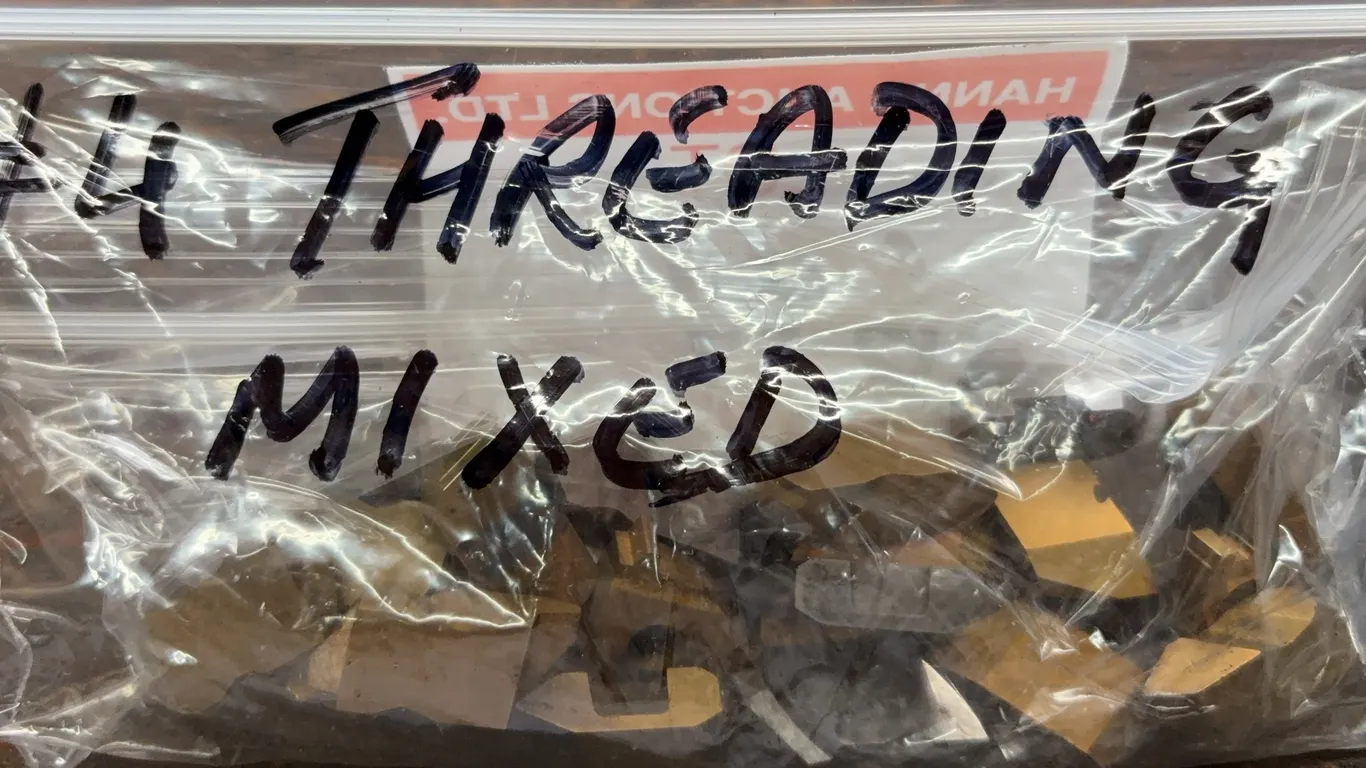 Mixed Lot of Carbide Threading Inserts