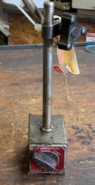 Mitutoyo Dial Indicator with Magnetic Base Stand, Model 7010S