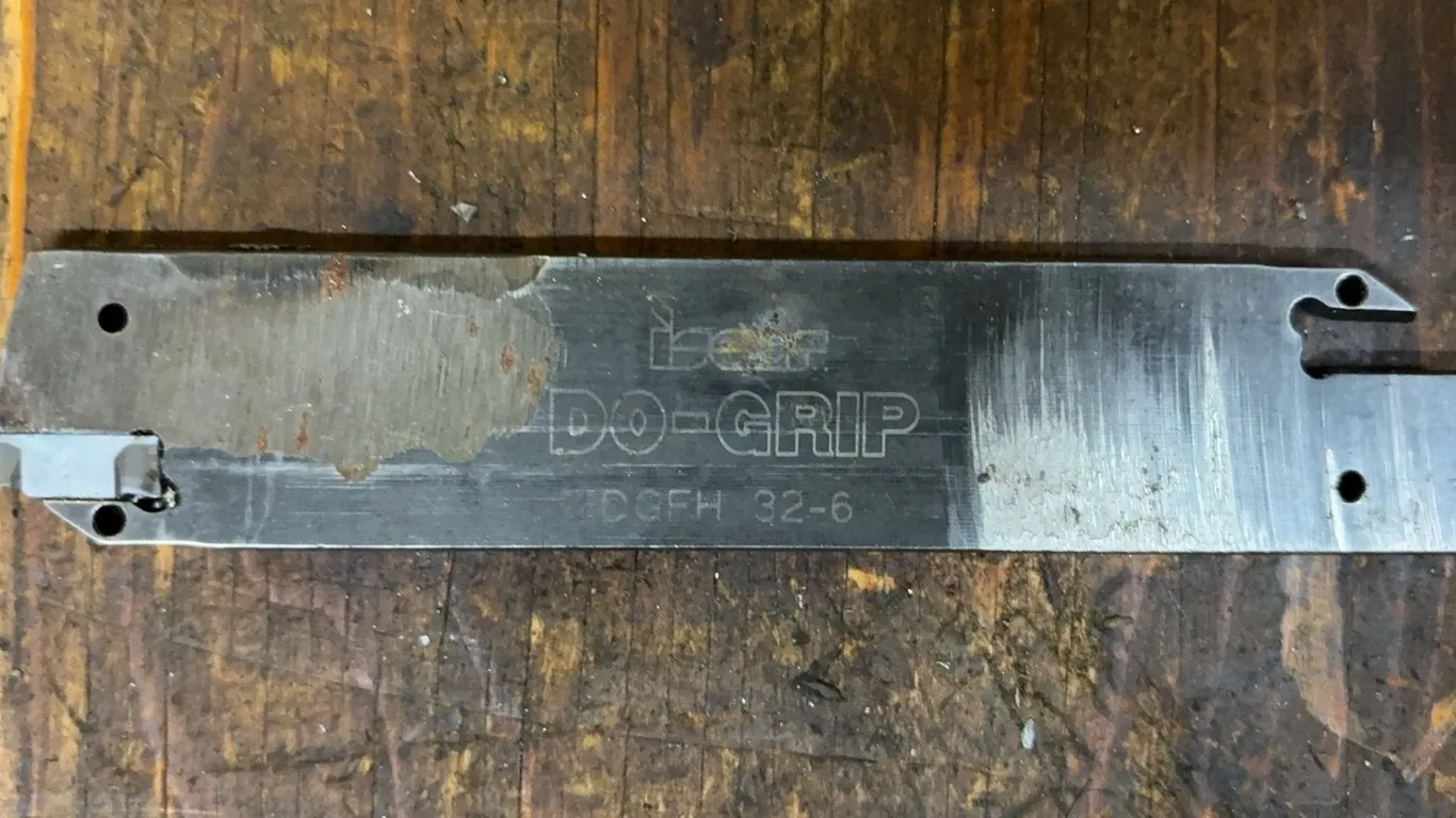 Nikken DGO-GRIP DGFH 32-6 Indexable Cut-Off & Grooving Tool Holder with Insert