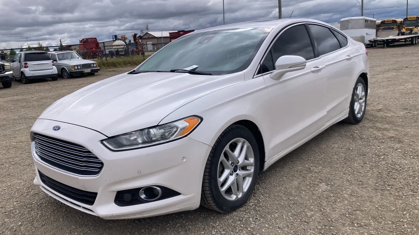 2015 Ford Fusion White Car VIN: 3FA6POHD1FR216533