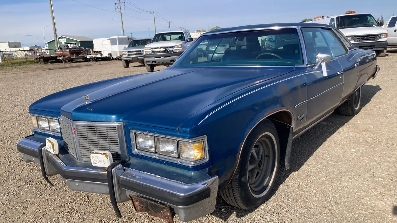 1976 Pontiac Bonnyville Blue Car VIN: 2R49W6P292153