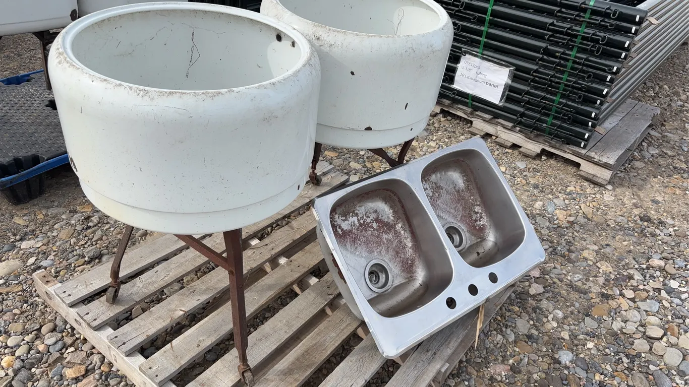 Vintage Washing tub w/ 2 basins approx 22" dia. x 35" H & Stainless Steel Kitchen sink w/ 2 basins approx 32" x 21", *Unreserved*
