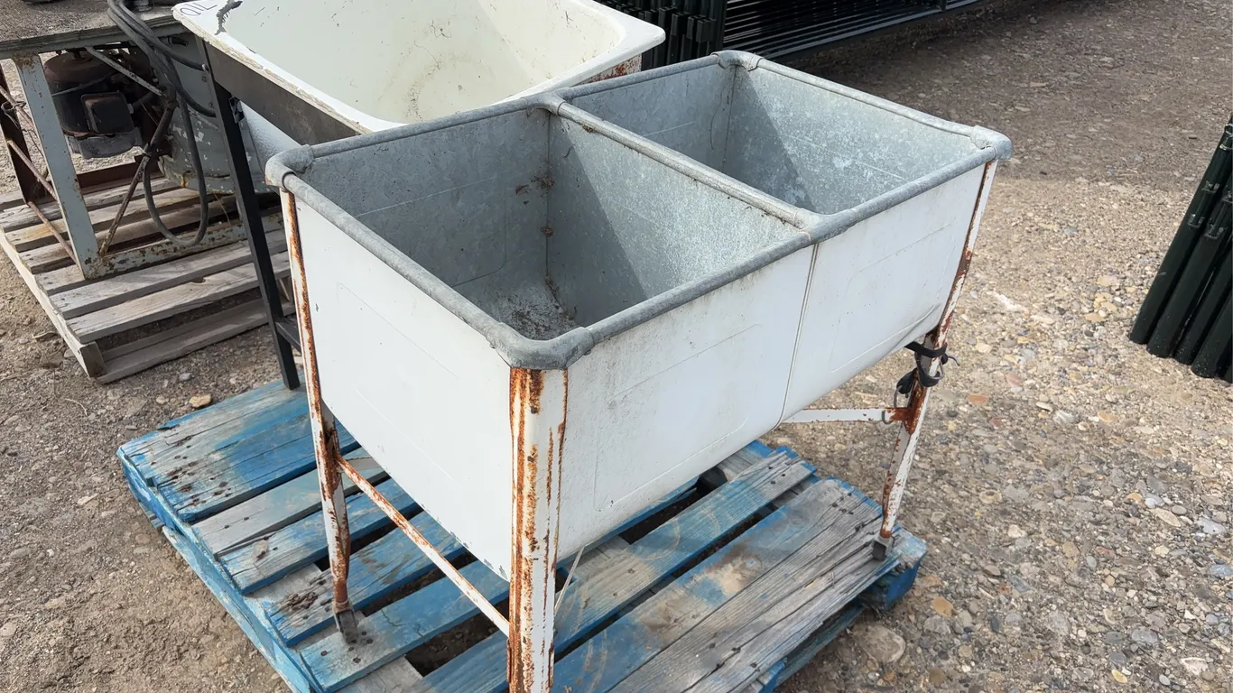 Vintage Washing square tub w/ 2 basins, approx 21" x 34" x 32", & single basin Vintage washing tub approx 22"x22"x35", *Un