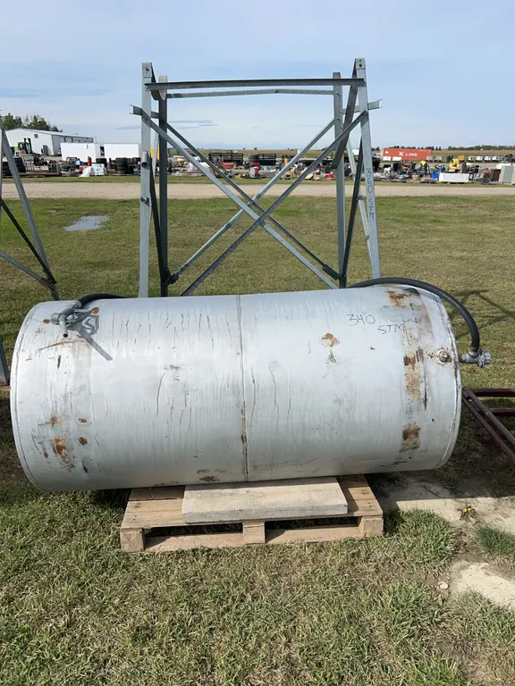 Fuel Tank w/ stand, approx 500 gallon, gravity fed hose, *Unreserved*