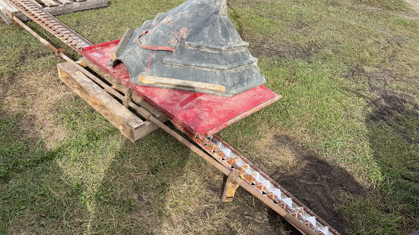 Cutter bar & grain hopper for auger, *Unreserved*