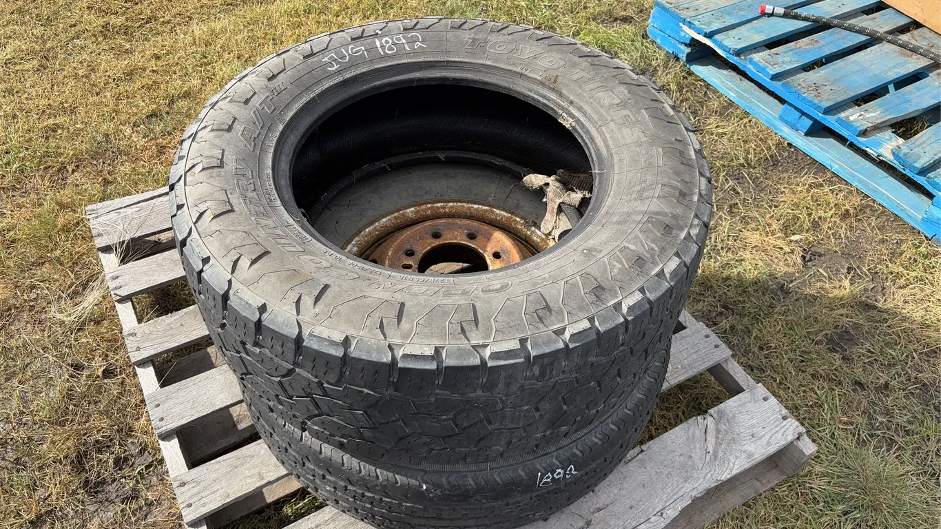 Toyo Tire Open Country LT275/65R18, no rim, Cargomax Tire ST235/80R16 w/ 8 bolt rim, *Unreserved*