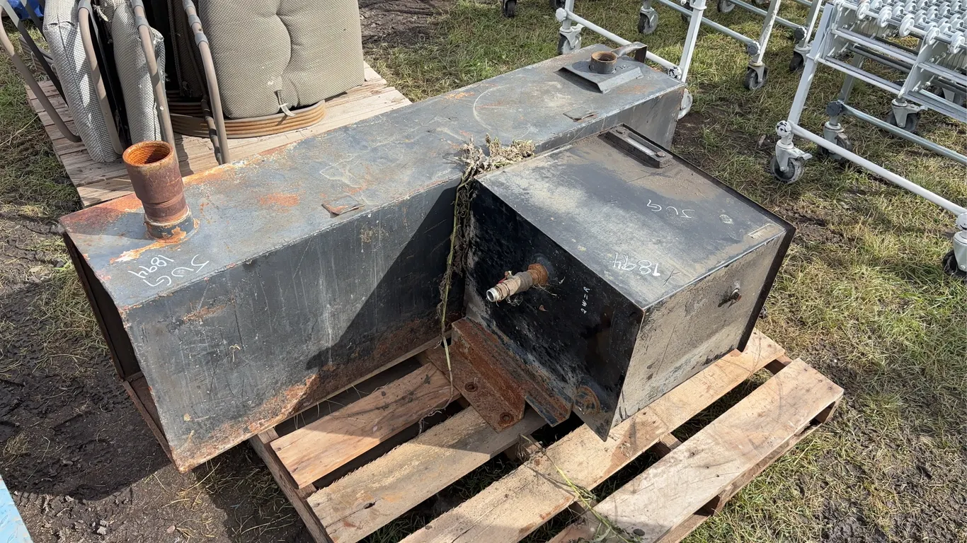 Hydraulic Tank approx 25-30 gallon, Metal slip tank missing one end approx 100 gal, *Unreserved*