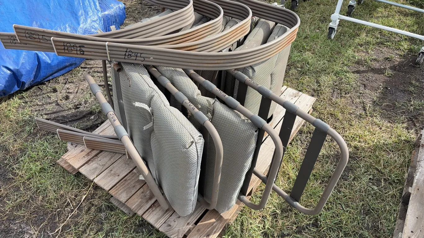 Patio chairs (4) w/ metal frame & cushions, *Unreserved*