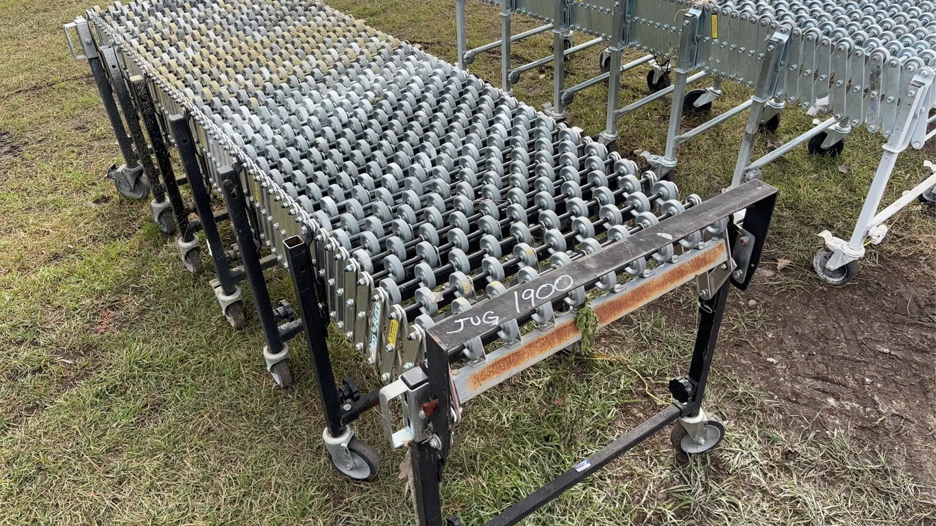 Expandable Gravity Skate wheel Roller Conveyor, accordion style on wheels, *Unreserved*