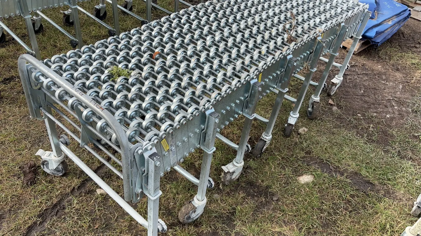 Expandable Gravity Skate wheel Roller Conveyor, accordion style on wheels, *Unreserved*