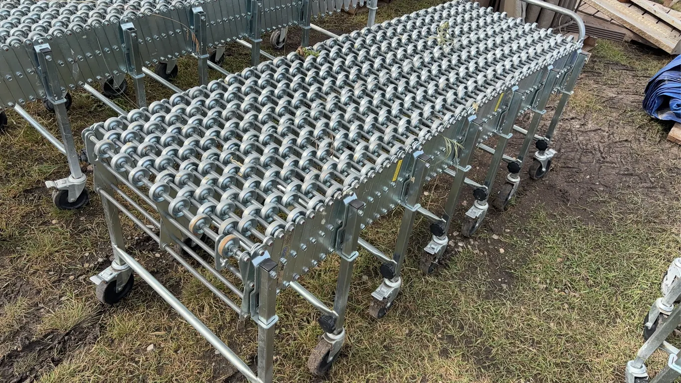 Expandable Gravity Skate wheel Roller Conveyor, accordion style on wheels, *Unreserved*