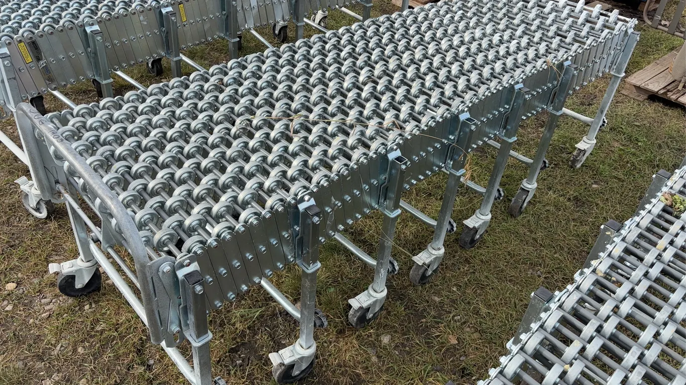 Expandable Gravity Skate wheel Roller Conveyor, accordion style on wheels, *Unreserved*