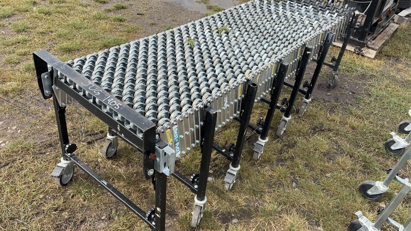 Expandable Gravity Skate wheel Roller Conveyor, accordion style on wheels, *Unreserved*