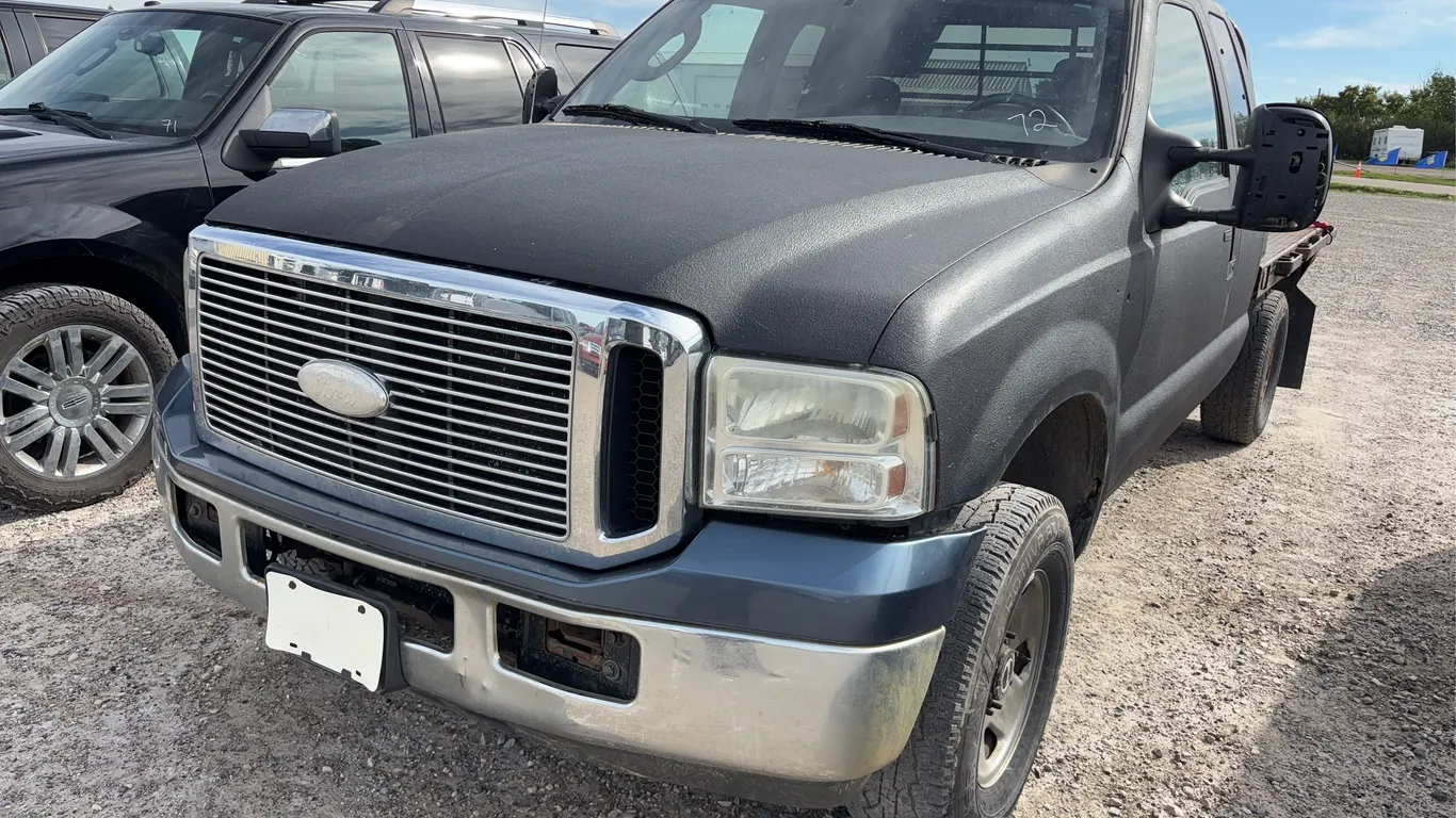 2005 Ford F350 Lariat Supercab Flatdeck Truck