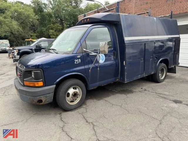 2004 GMC Savana G3500 Cargo Van