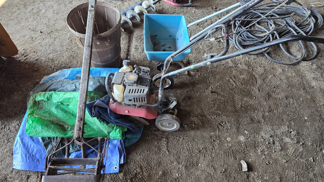 Tarps, Tiller, Spreader, Untested