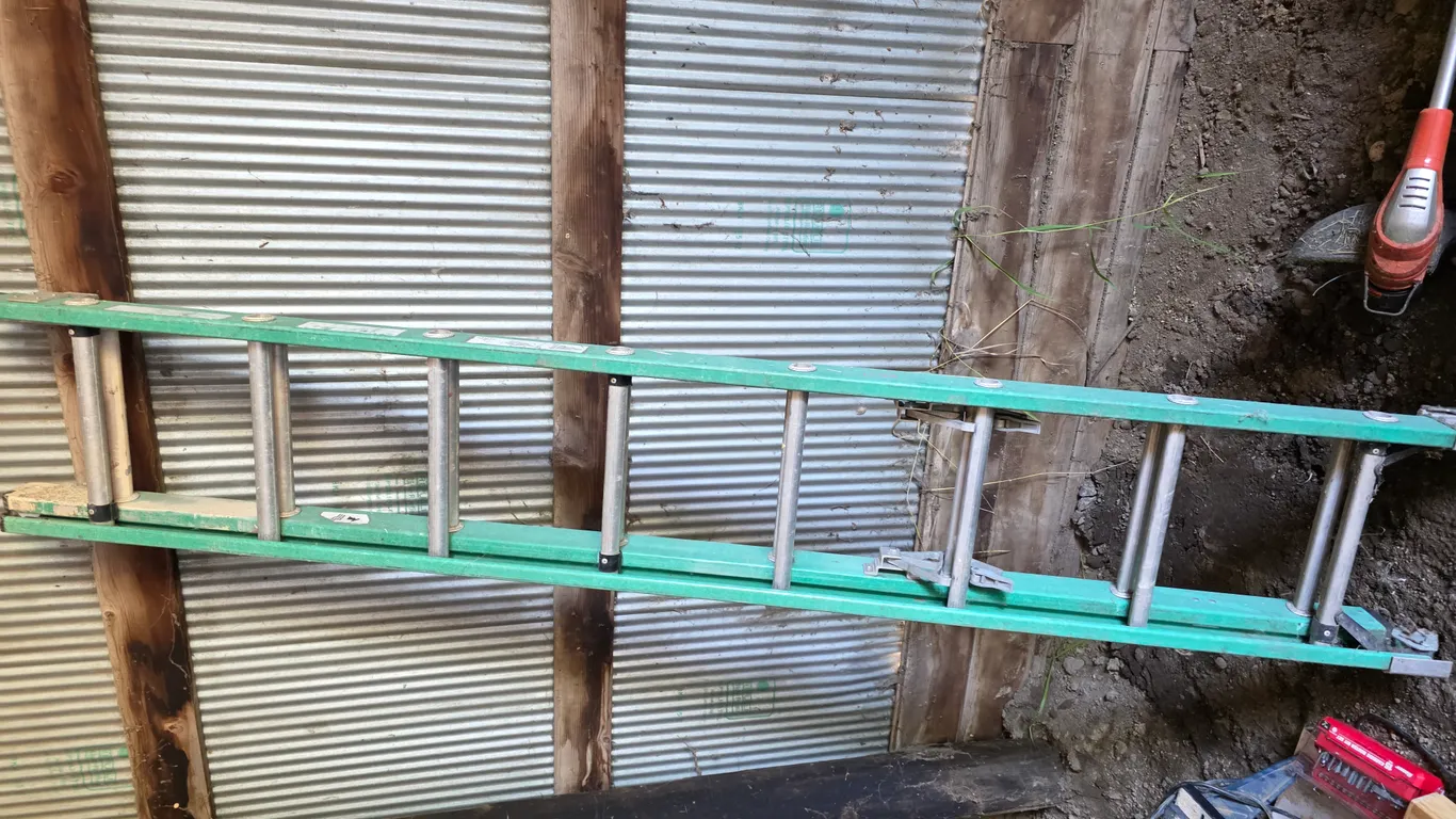 16’ Fiberglass Extension Ladder