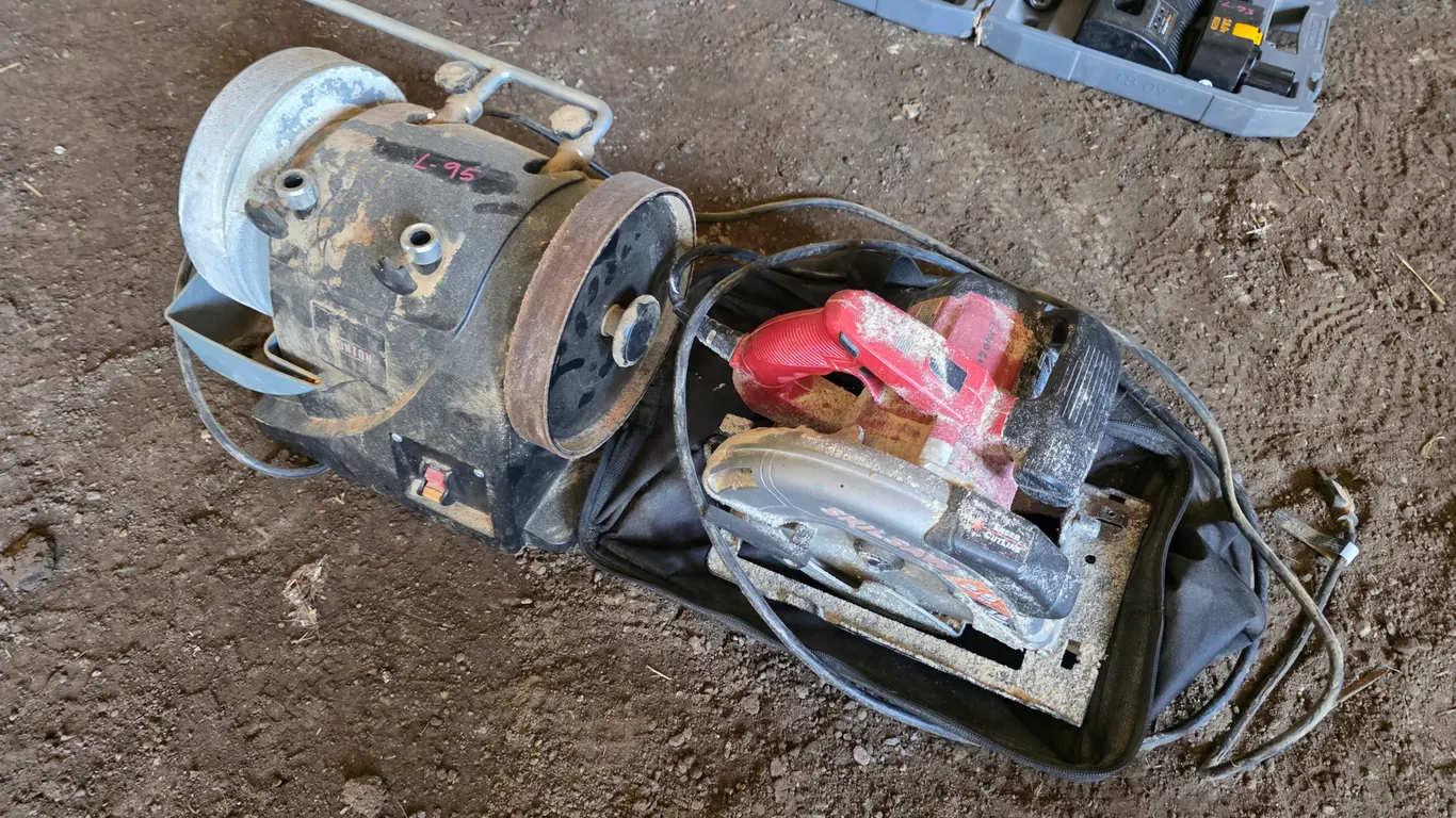 Bench Ginder and Ski saw, Untested