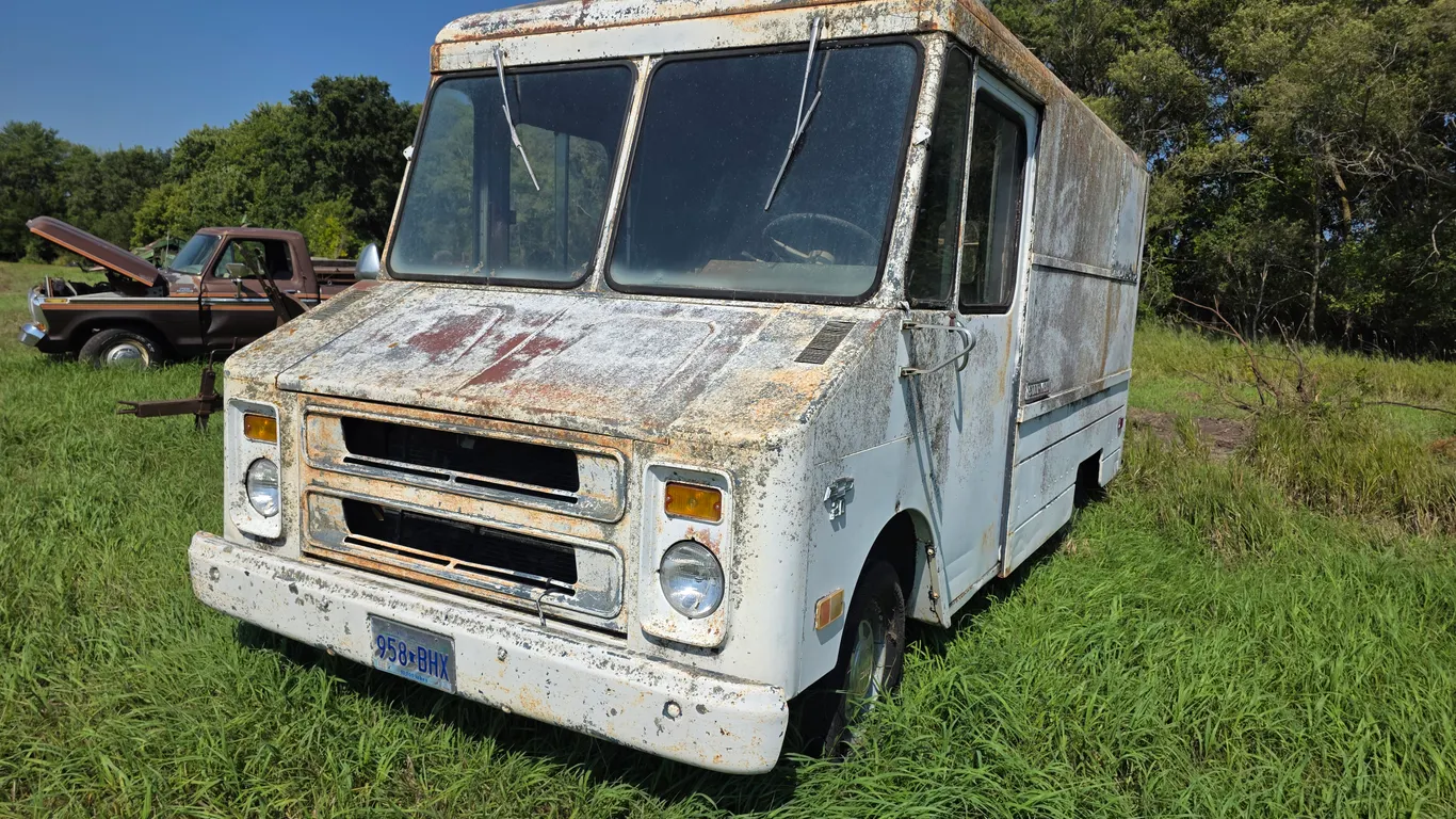 Chevrolet Box Van, For Parts or Repair, No Title