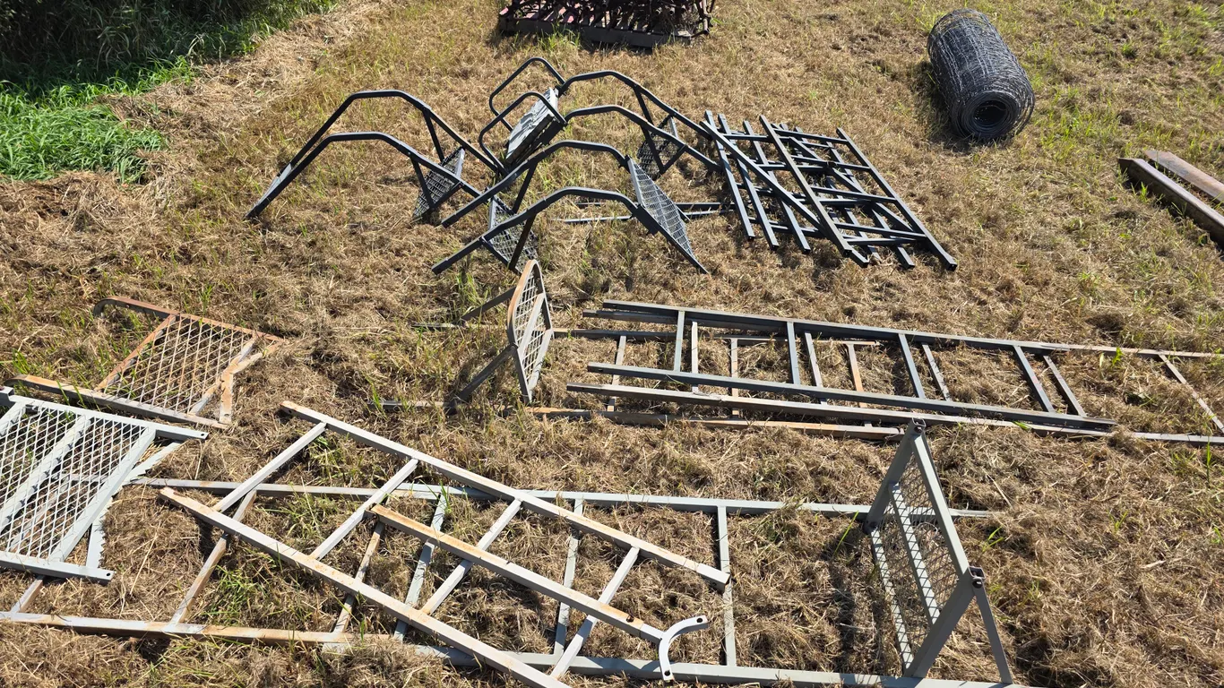 Misc Ladder Stands, Believed to be 4 of them, but unsure if complete