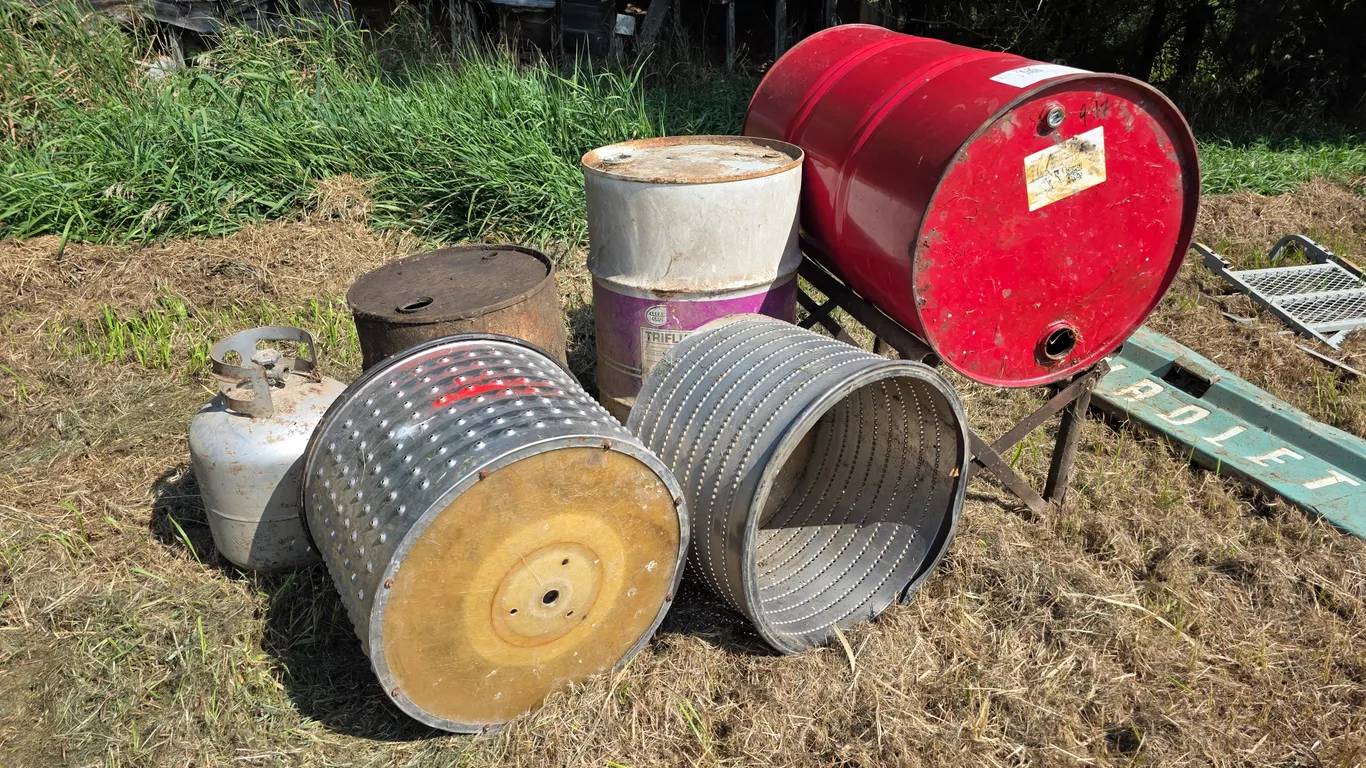 Barels, Stand, Cyclo Planters Seed Drums