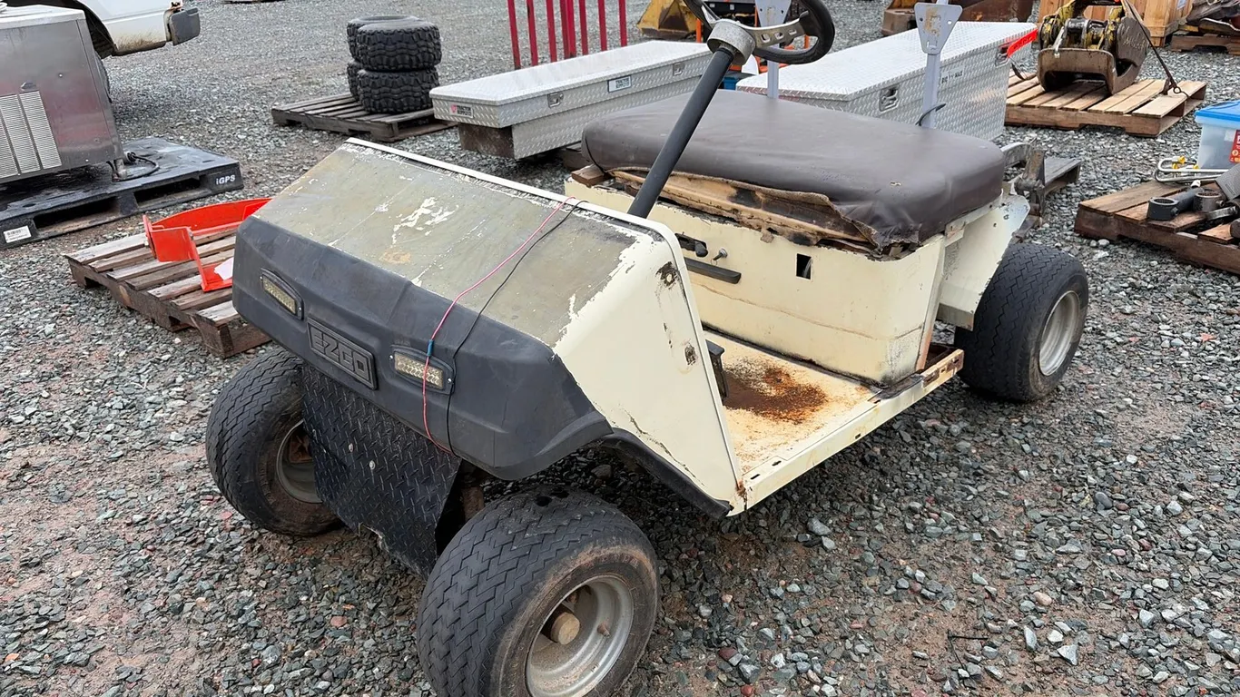 E-Z-GO Golf Cart