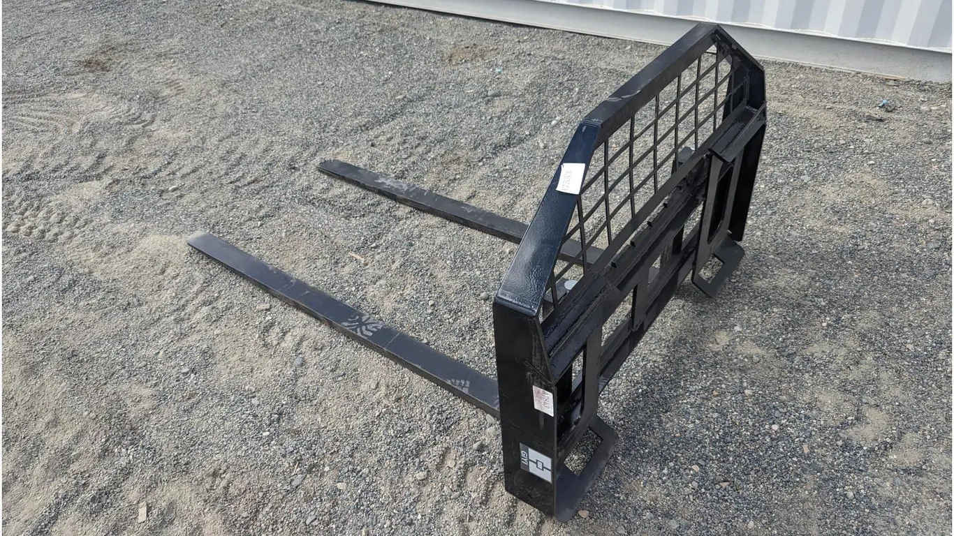 2025 GIYI DHC 60 Inch Skid Steer Forks (Unused)