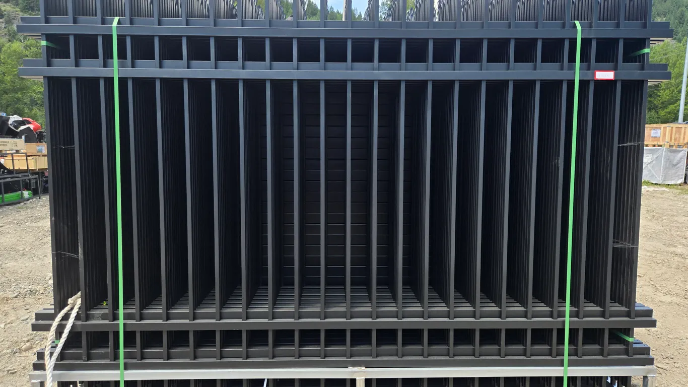 Hanbase Iron Fencing QTY 30 Panels~New!