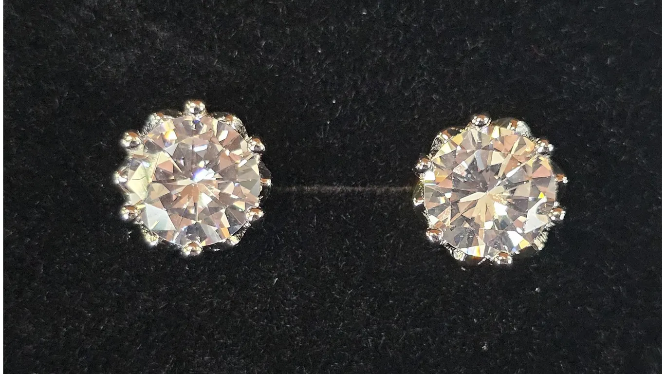 *NEW* PLATINUM PLATED 2CT EACH SIMULATED DIAMOND (CZ) SNOWFLAKE STUD EARRINGS