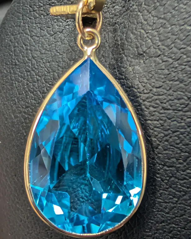 10K(1.49G), BLUE TOPAZ (6.6++CT) PENDANT, SUGGESTED RETAIL VALUE $1000