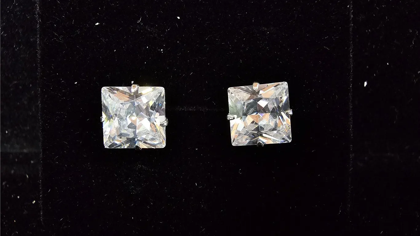 *NEW* .925 SILVER 2.5CT EACH PRINCESS CUT SIMULATED DIAMOND (CZ) STUD EARRINGS