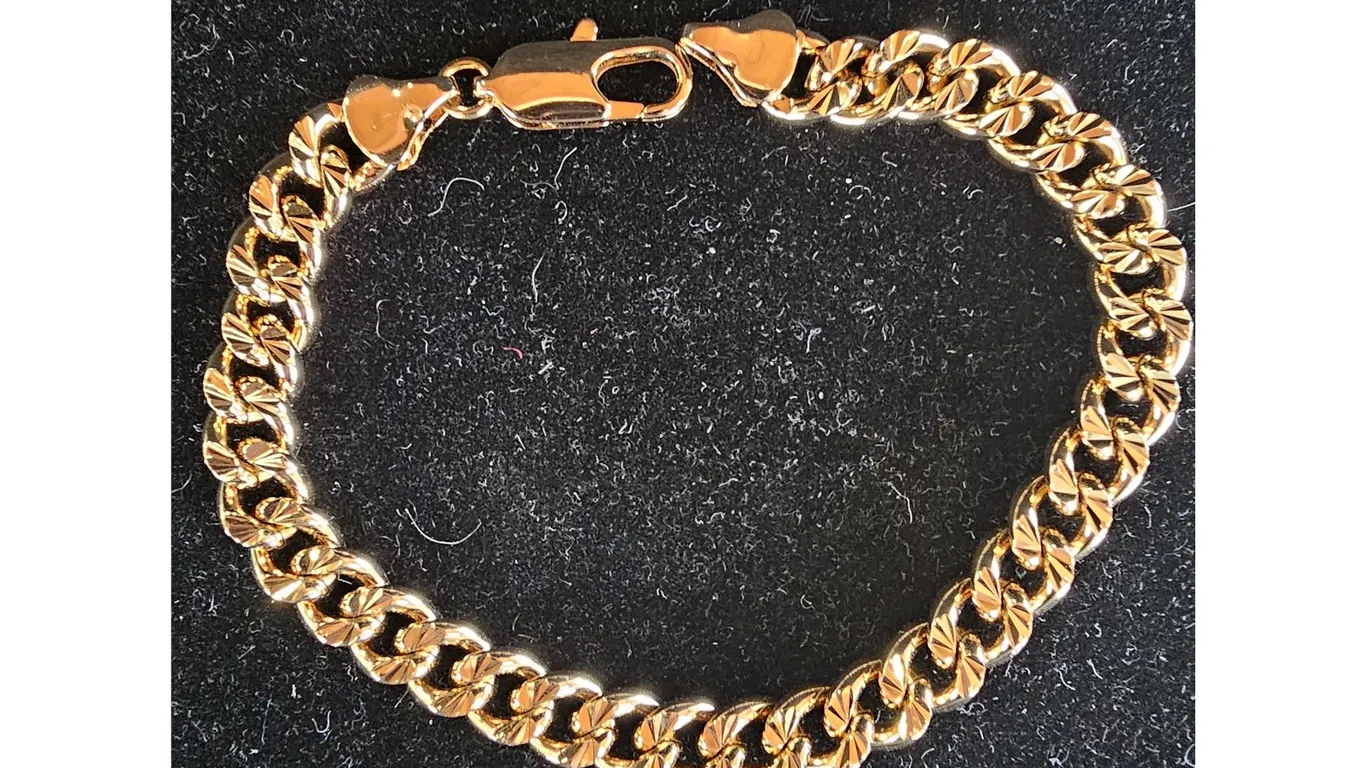 *NEW* 18K GOLD PLATED 8MM CUBAN LINK BRACELET: 7.75" LONG