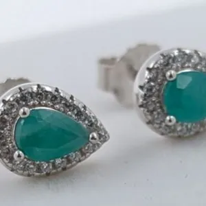 2.4 CT CERTIFIED SILVER EMERALD GEMSTONE EARRINGS ($1,376 APPRAISAL)