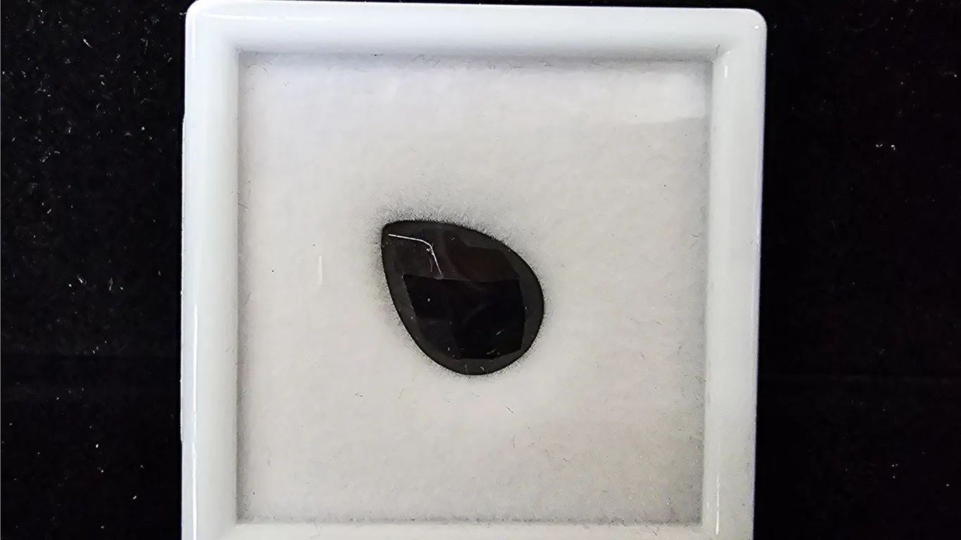 4.7CT PEAR CUT NATURAL BLACK ONYX: 10.1MM X 14.1MM