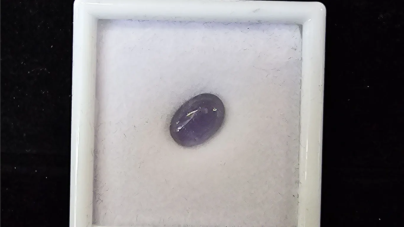 *NEW* 3.7CT OVAL CABOCHON UNTREATED TANZANITE: 7.1MM X 10.3MM