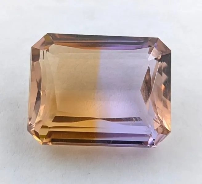 31.42 CT CERTIFIED BI-COLOUR AMETRINE GEMSTONE ($4,713 APPRAISAL)